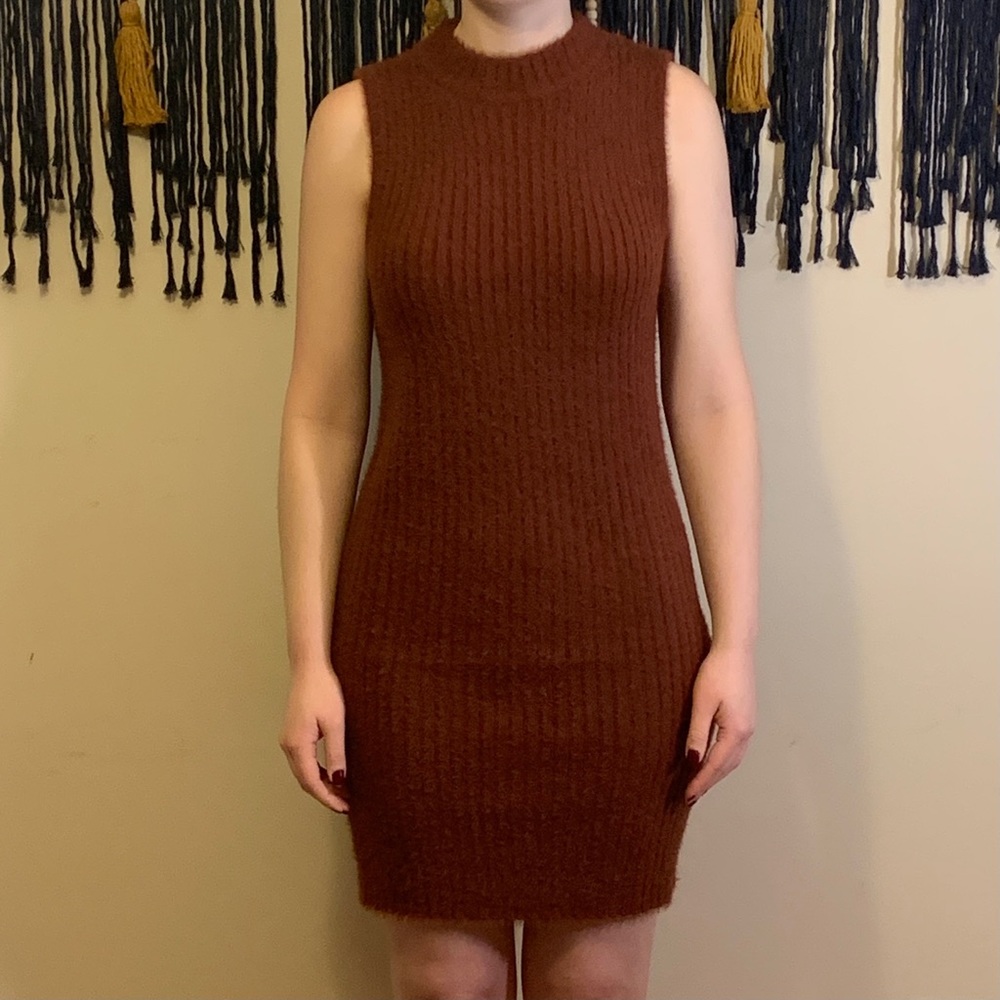 NEW WITH TAGS! Amber sweater dress. Size M. Mystree.